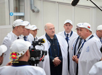 Президент Беларуси Александр Лукашенко посетил компанию «Беллакт»